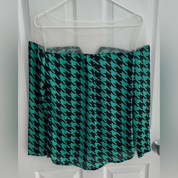 Blouse NWT Green & Black W/White Mesh At The Top, Women’s Size XS - Picture 5 of 6